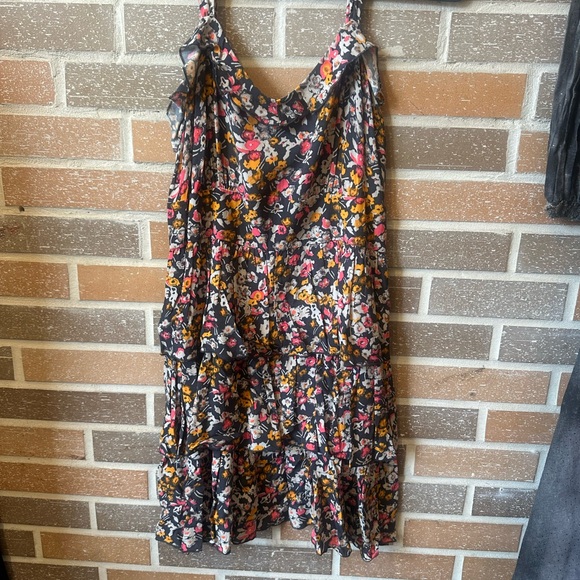 Dress - Picture 7 of 8